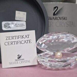 Swarovski Shell with pearl #7624 W/ Box. 2